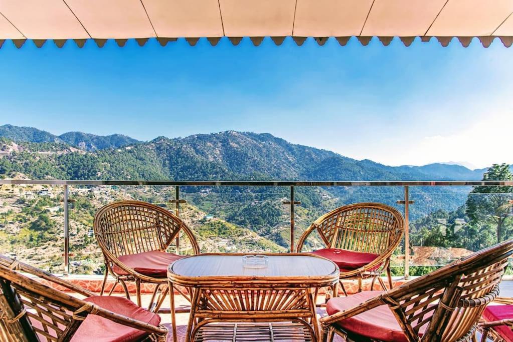 Kasauli Edge Apt With Balcony ภายนอก รูปภาพ