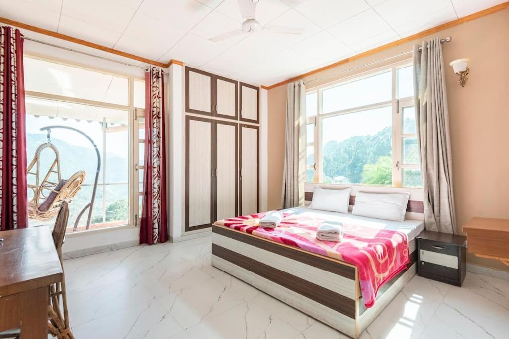 Kasauli Edge Apt With Balcony ภายนอก รูปภาพ