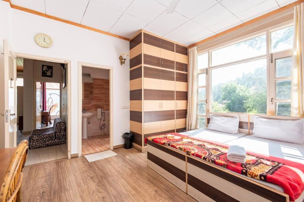 Kasauli Edge Apt With Balcony ภายนอก รูปภาพ