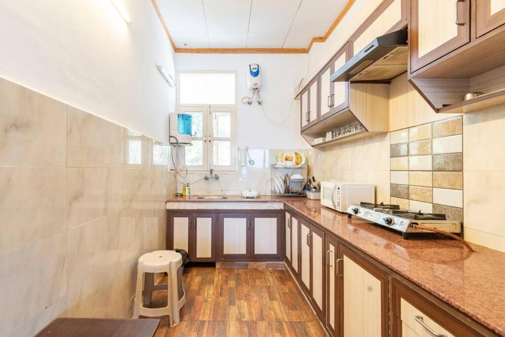 Kasauli Edge Apt With Balcony ภายนอก รูปภาพ